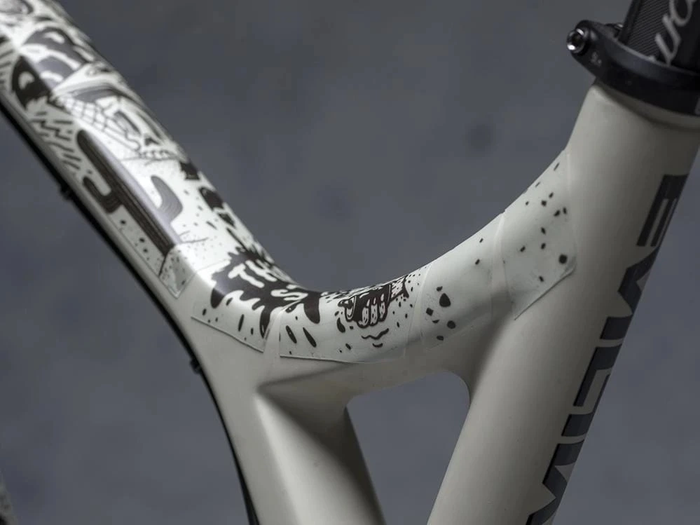 DYEDBRO Fluor Black Matte Rahmenschutz Kit 5 DYEDBRO Fluor Black Matte Rahmenschutz Kit – Bild 3