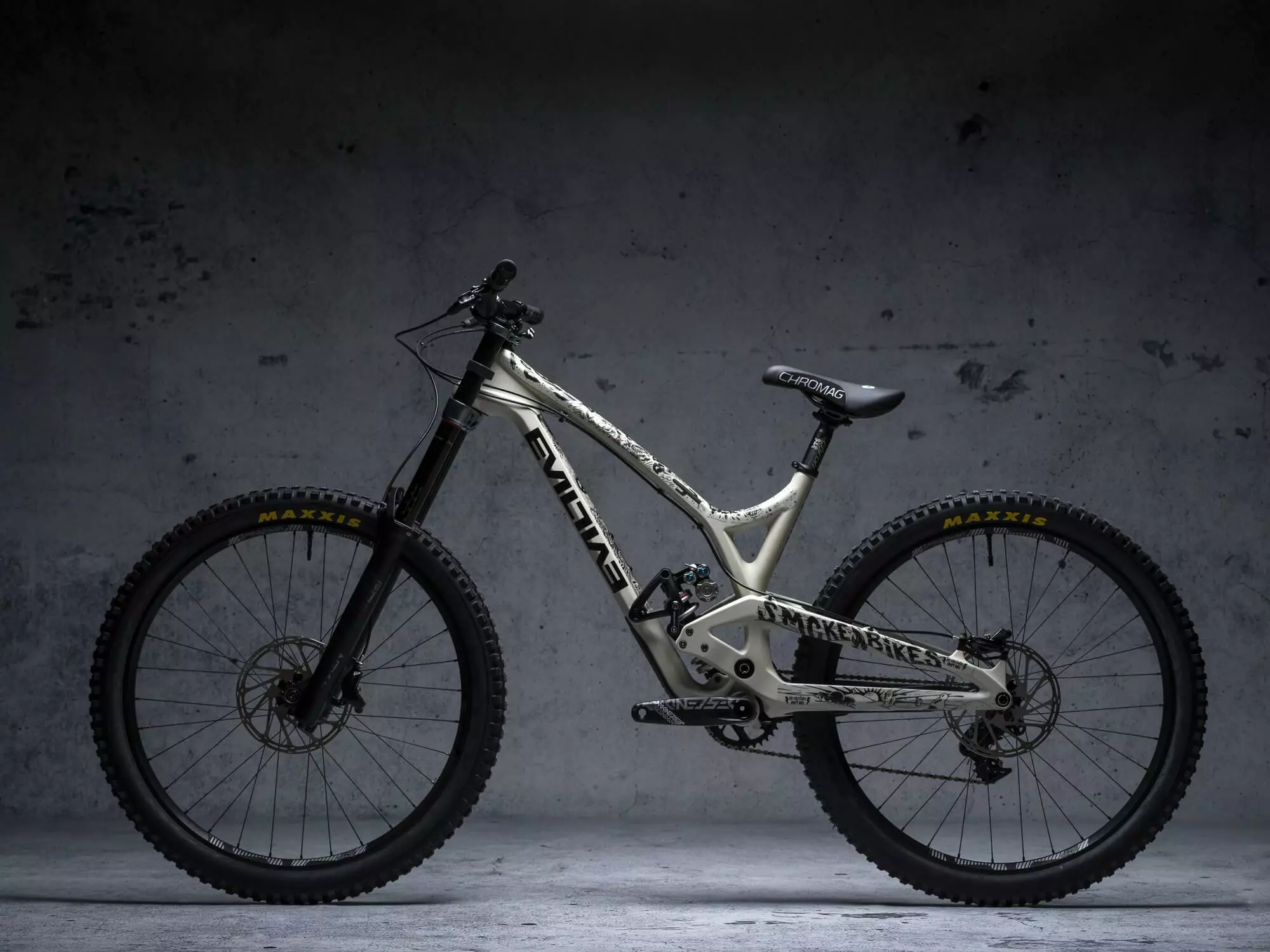 DYEDBRO Fluor Black Matte Rahmenschutz Kit 7 DYEDBRO Fluor Black Matte Rahmenschutz Kit – Bild 5