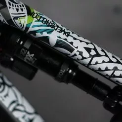 DYEDBRO Maori White Matte Rahmenschutz Kit -Lupine Verkäufe dyedbro maori white matte rahmenschutz 1