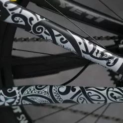 DYEDBRO Maori White Matte Rahmenschutz Kit -Lupine Verkäufe dyedbro maori white matte rahmenschutz 4